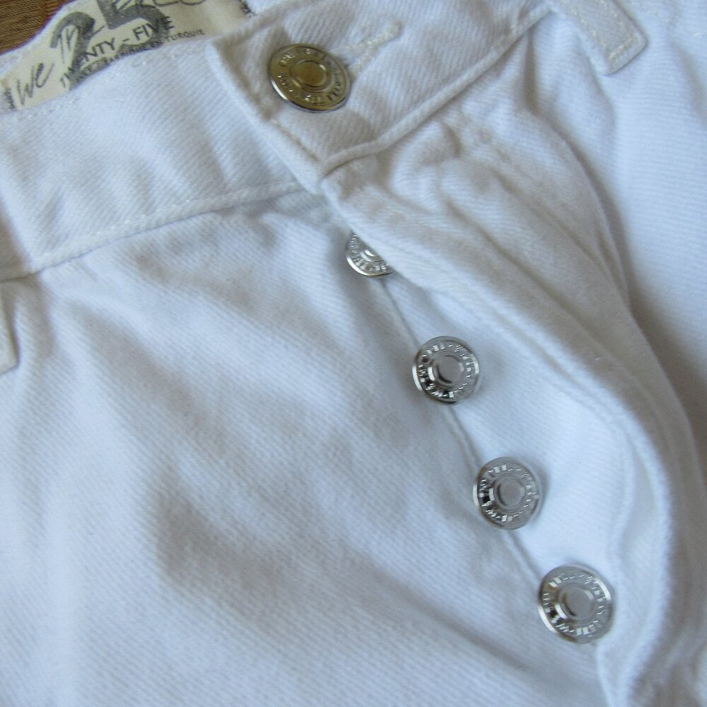NWT WE THE FREE People Cut-Off Shorts DISTRESSED White Denim BUTTON-FLY ,25 - Picture 4 of 7